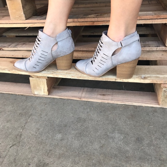 😍Restock ❗️Woven Ankle Bootie Light Grey - Picture 3 of 7